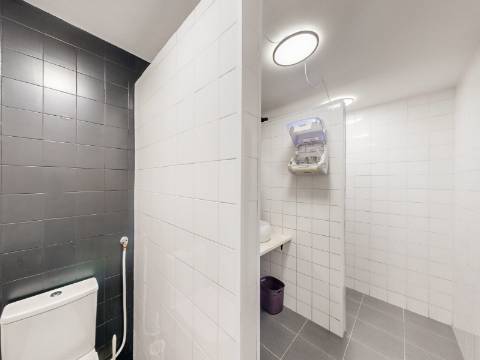 Armazém remodelado e transformado em Escritório