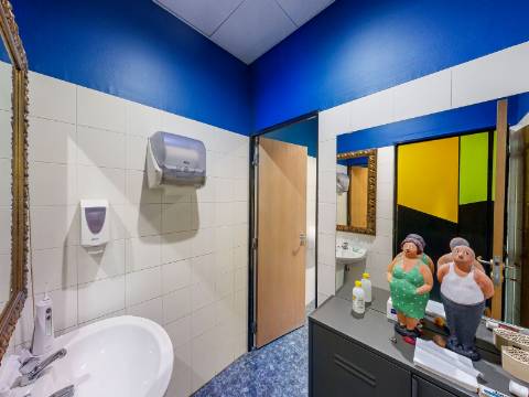 Armazém remodelado e transformado em Escritório