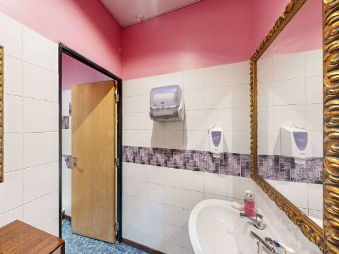 Armazém remodelado e transformado em Escritório