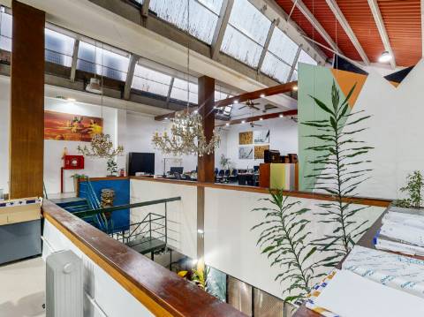 Armazém remodelado e transformado em Escritório