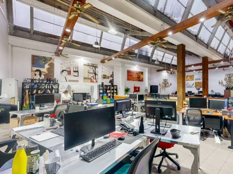 Armazém remodelado e transformado em Escritório