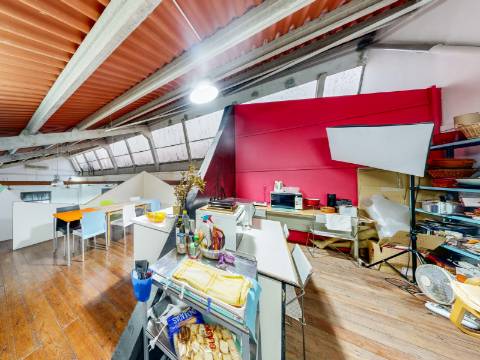 Armazém remodelado e transformado em Escritório