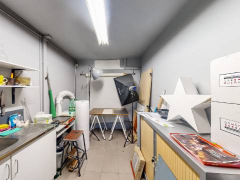 Armazém remodelado e transformado em Escritório