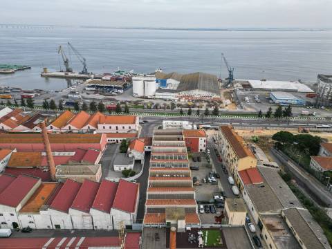 Armazém remodelado e transformado em Escritório