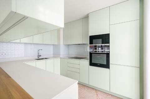 Apartamento T3 em Prédio de Requinte no Porto!