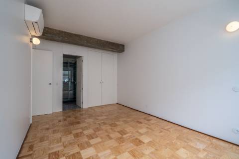 Apartamento T1 de 55 m2 a 300 m da Estação de Metro dos Aliados!