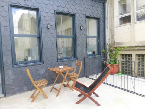 Prédio de dois pisos na zona histórica do Porto!!