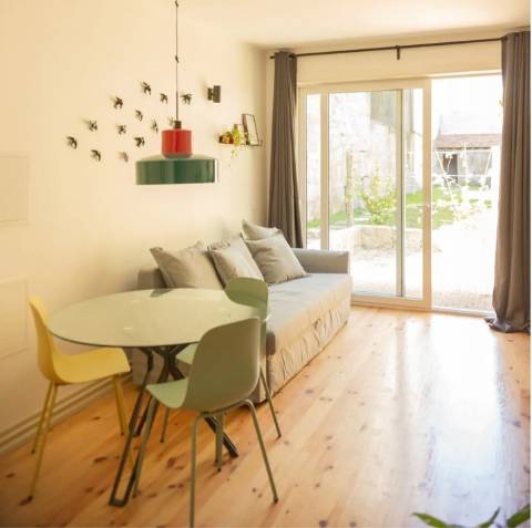 Prédio de dois pisos na zona histórica do Porto!!