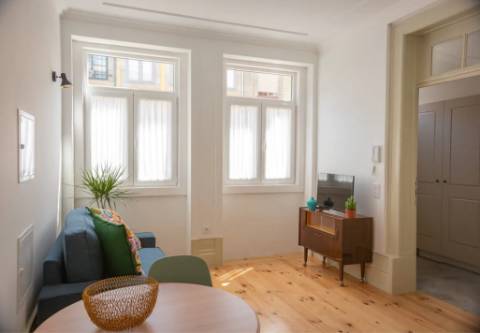 Prédio de dois pisos na zona histórica do Porto!!