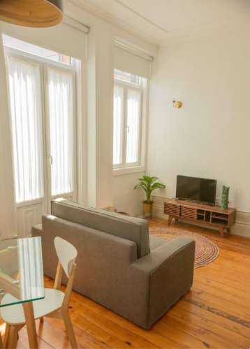 Prédio de dois pisos na zona histórica do Porto!!