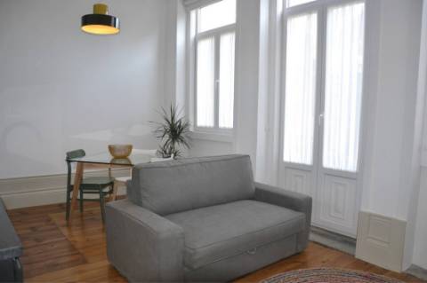 Prédio de dois pisos na zona histórica do Porto!!