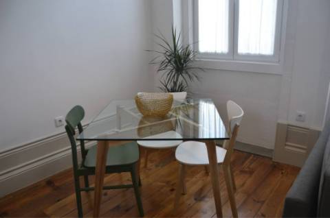 Prédio de dois pisos na zona histórica do Porto!!