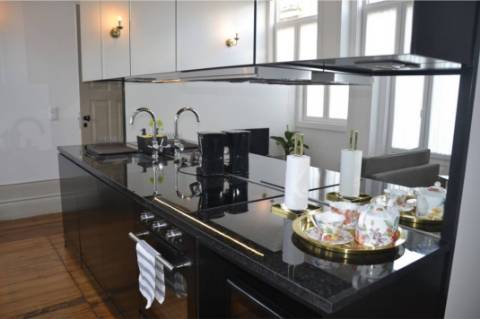 Prédio de dois pisos na zona histórica do Porto!!