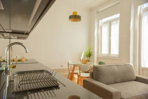 Prédio de dois pisos na zona histórica do Porto!!