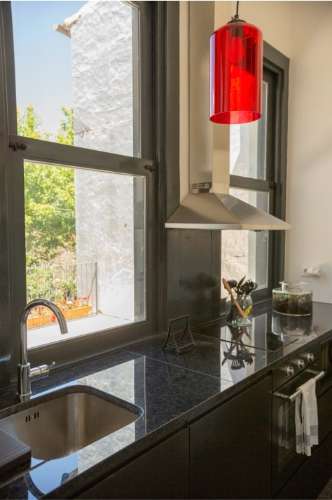 Prédio de dois pisos na zona histórica do Porto!!