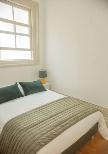 Prédio de dois pisos na zona histórica do Porto!!