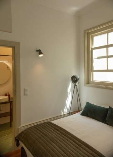 Prédio de dois pisos na zona histórica do Porto!!