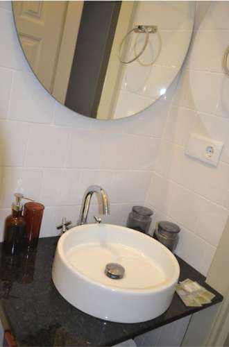 Prédio de dois pisos na zona histórica do Porto!!