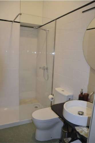 Prédio de dois pisos na zona histórica do Porto!!