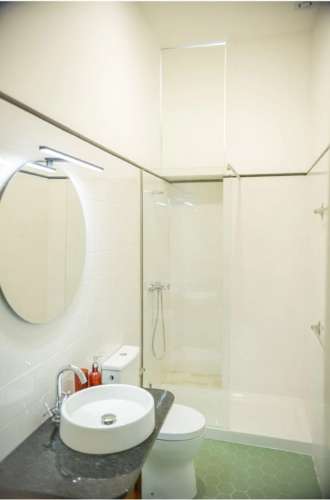 Prédio de dois pisos na zona histórica do Porto!!