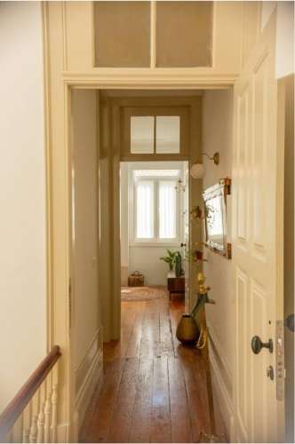 Prédio de dois pisos na zona histórica do Porto!!