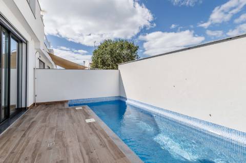 Moradia V3 com piscina privativa e vista mar