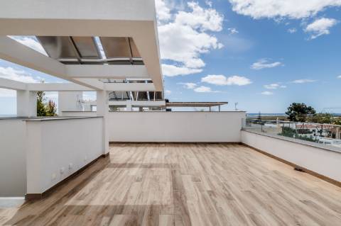 Moradia V3 com piscina privativa e vista mar