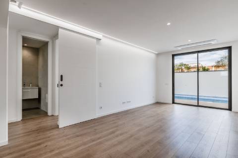 Moradia V3 com piscina privativa e vista mar