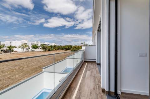 Moradia V3 com piscina privativa e vista mar