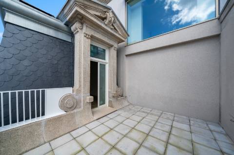 Apartamento T3 em Prédio de Requinte no Porto!