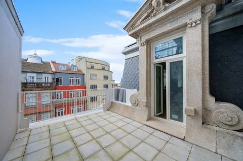 Apartamento T3 em Prédio de Requinte no Porto!