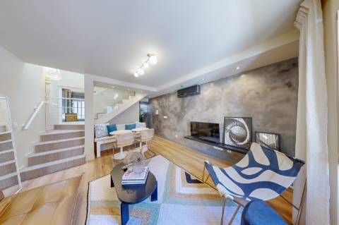 Excelente T2 Triplex renovado no Centro de Lisboa