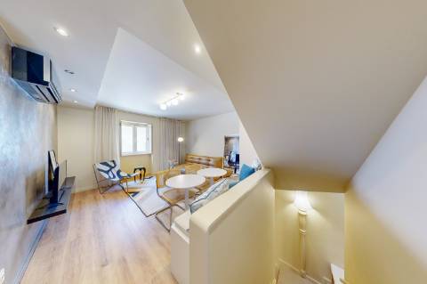 Excelente T2 Triplex renovado no Centro de Lisboa