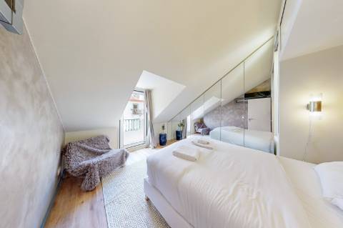 Excelente T2 Triplex renovado no Centro de Lisboa