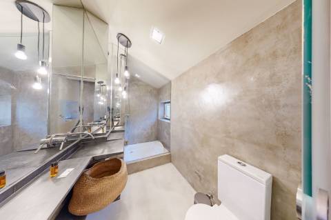 Excelente T2 Triplex renovado no Centro de Lisboa