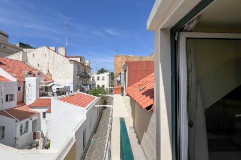 Excelente T2 Triplex renovado no Centro de Lisboa