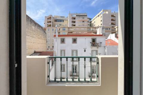 Excelente T2 Triplex renovado no Centro de Lisboa