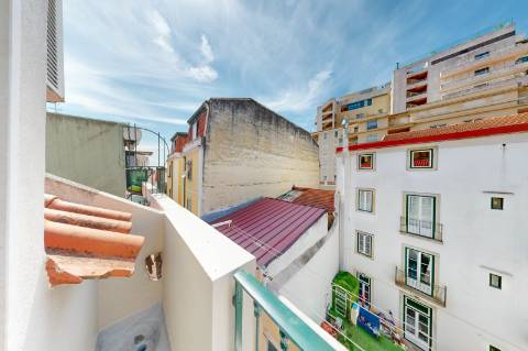 Excelente T2 Triplex renovado no Centro de Lisboa