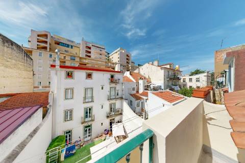Excelente T2 Triplex renovado no Centro de Lisboa