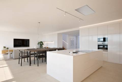 Luxuosa Residência em Lagos: Um Refúgio com Vista Deslumbrante e Tecnologia de Ponta