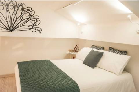 Prédio de dois pisos na zona histórica do Porto!!