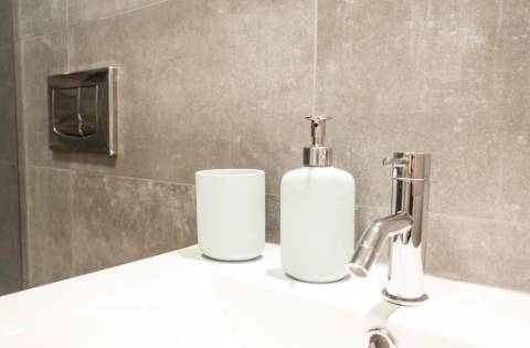 Prédio de dois pisos na zona histórica do Porto!!