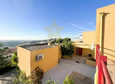 Fantástica moradia T6 com 3 pisos em Baguim do Monte!