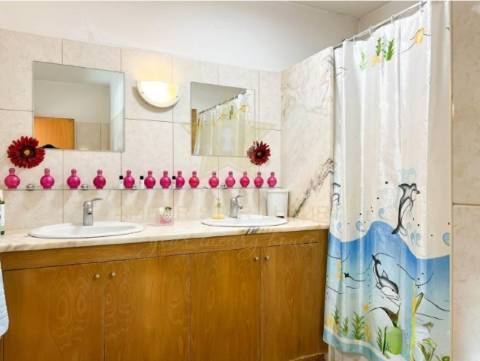 Fantástica moradia T6 com 3 pisos em Baguim do Monte!