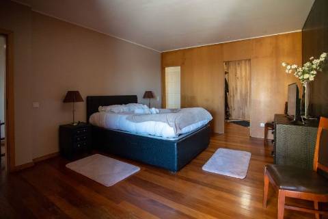 Fantástica moradia T6 com 3 pisos em Baguim do Monte!