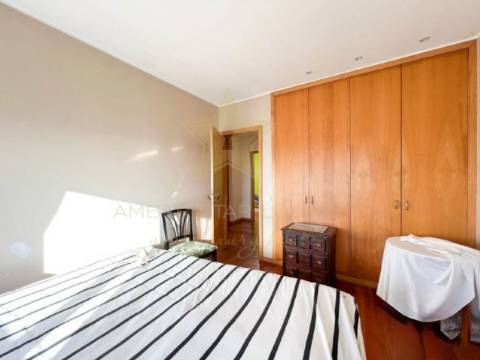 Fantástica moradia T6 com 3 pisos em Baguim do Monte!