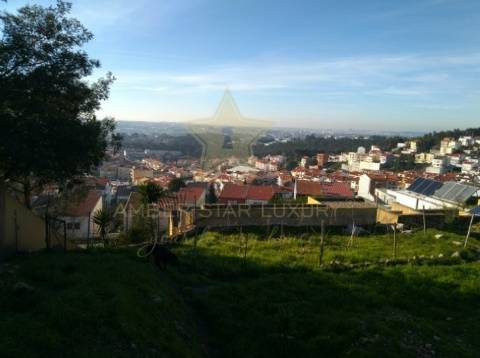 Fantástica moradia T6 com 3 pisos em Baguim do Monte!