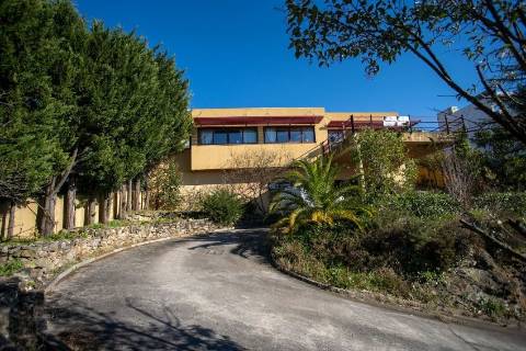 Fantástica moradia T6 com 3 pisos em Baguim do Monte!