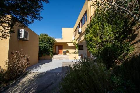 Fantástica moradia T6 com 3 pisos em Baguim do Monte!