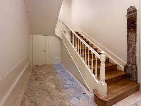 Apartamento T0 com Mezanino varanda e terraço, Porto